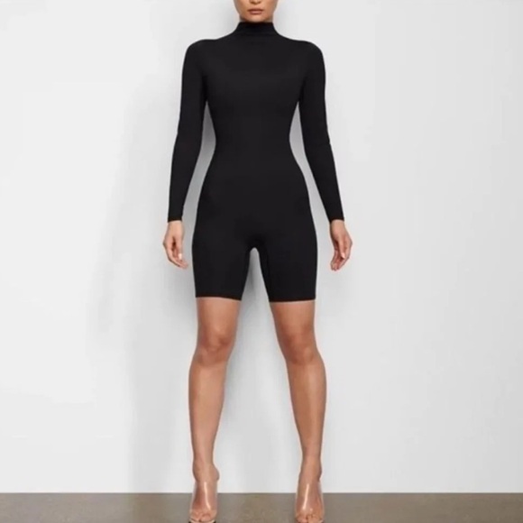 NEW SKIMS all-in-one long sleeve mid thigh jumpsuit - Onyx Medium